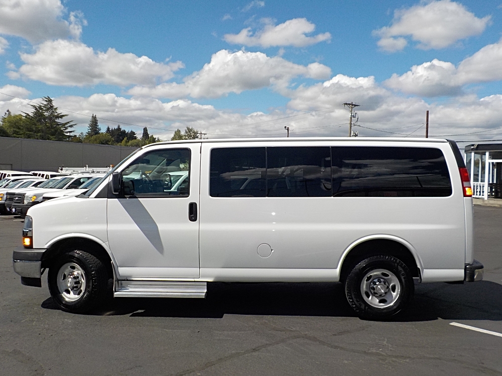 chevrolet express passenger 2017 1GAZGMFG0H1334428 image chevrolet express passenger 2017 1GAZGMFG0H1334428 image